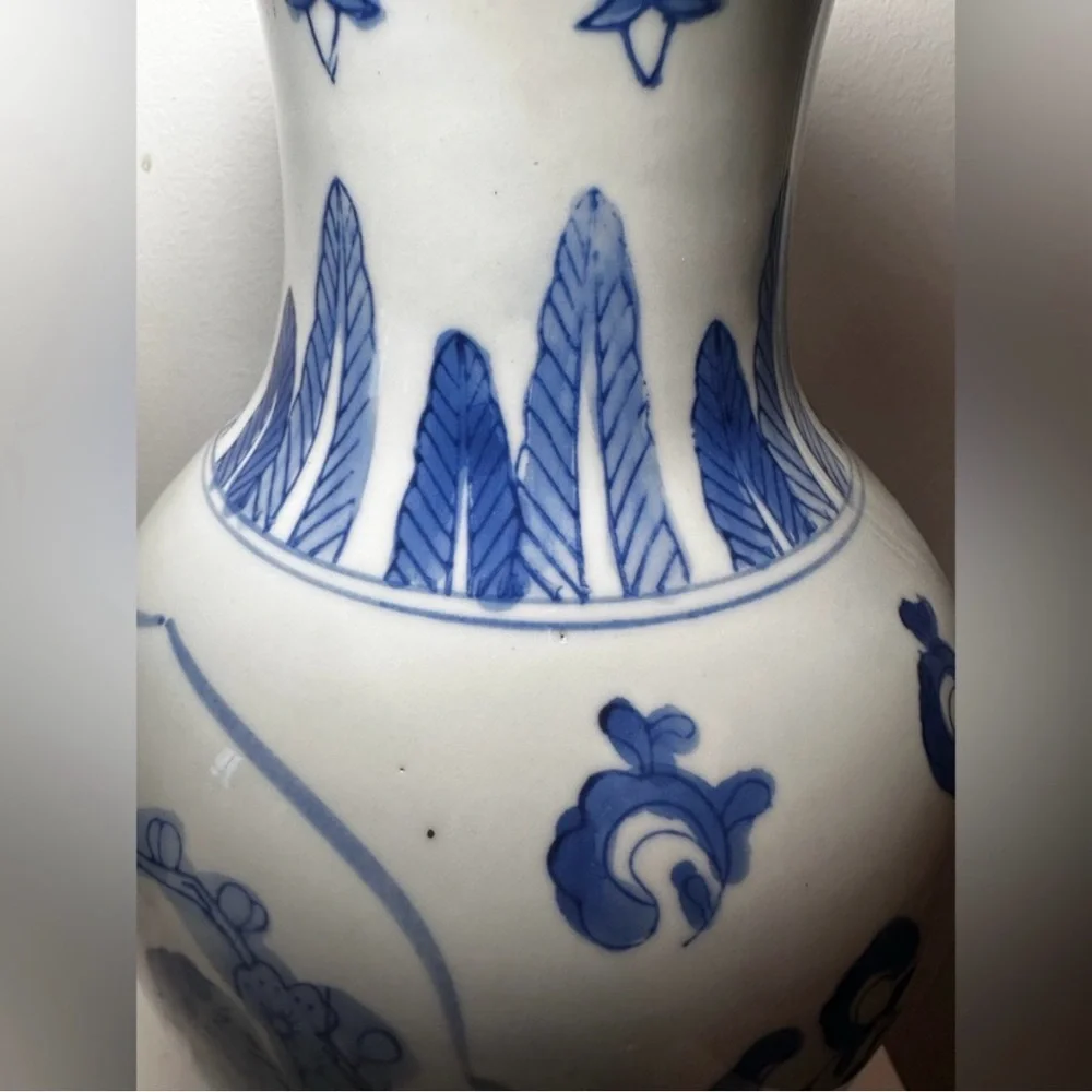 💙🤍Vintage Blue and White Chinese Vase